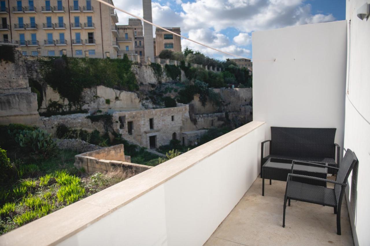 Privilege Suite Pietà Exterior photo