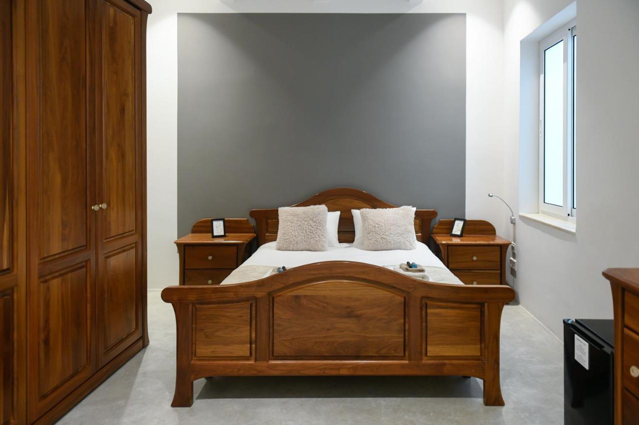 Privilege Suite Pietà Exterior photo